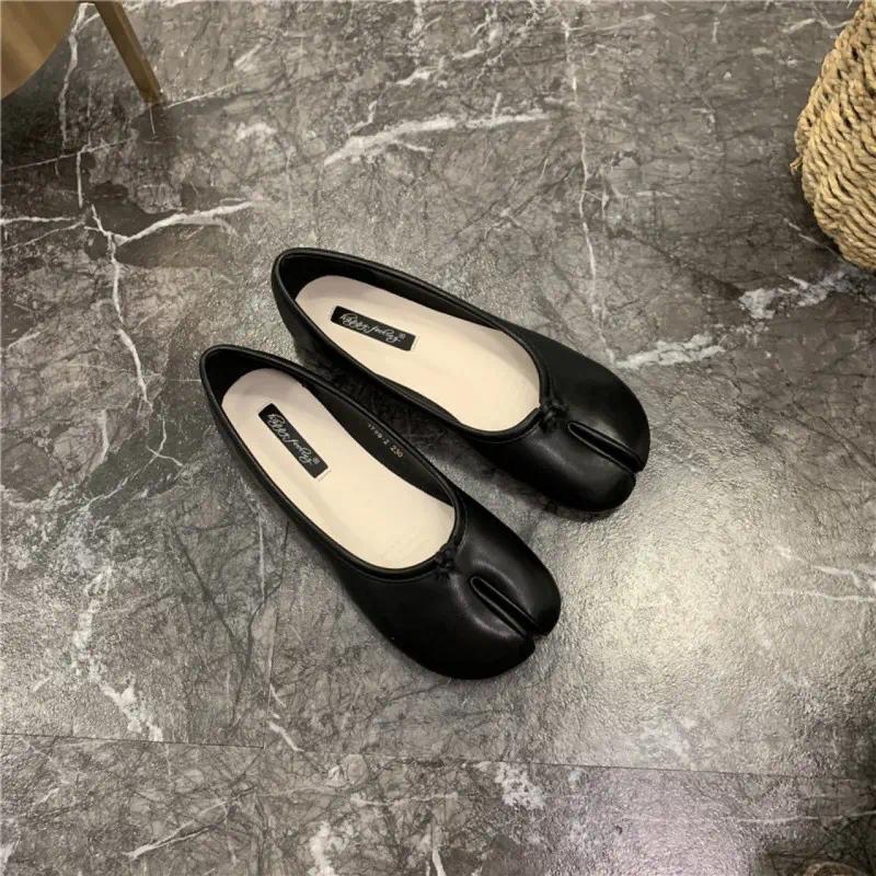 Comfortable Women’s Tabi Split Toe Ballet Flats Slip On Loafers Houndstooth and Solid Colors for Casual Daily Wear