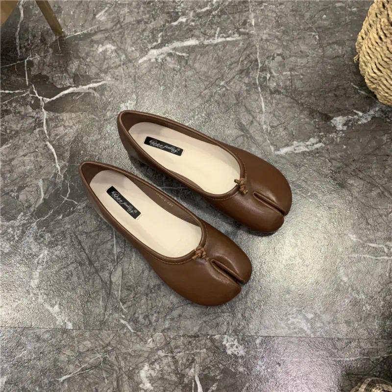 Comfortable Women’s Tabi Split Toe Ballet Flats Slip On Loafers Houndstooth and Solid Colors for Casual Daily Wear