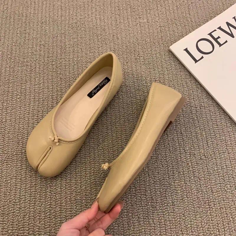 Comfortable Women’s Tabi Split Toe Ballet Flats Slip On Loafers Houndstooth and Solid Colors for Casual Daily Wear